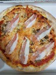 Nella Vecchia Pizzeria Di Noemi Caria