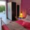 fuxia-Bedroom