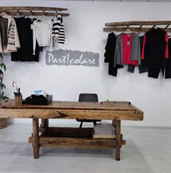 Particolare negozio abbigliamento donna