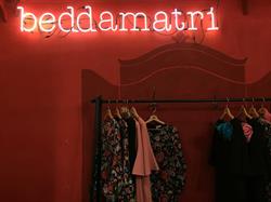 Beddamatri abbligliamento