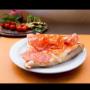 Trancio di pizza con salame piccante