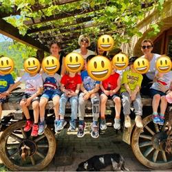 Scuola materna piccoli bimbi crescono