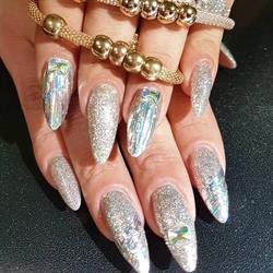 Madame Centro Nails