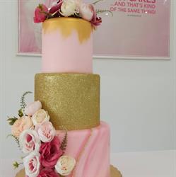 So Sweet Cupcakes Cake Design