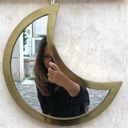 La luna e i falò