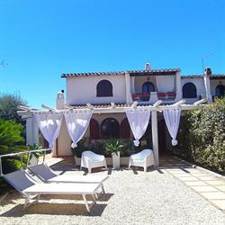Villamarina42 Bed and Breakfast, 300 MT da spiaggia, Sardegna.