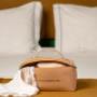 Una bellissima pochette da viaggio in regalo se acquisti un set (reggiseno+slip) o un body Triumph!