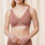 Reggiseno minimizer senza ferretto e non imbottito.
Doppia laminazione traspirante con fodere per coppe morbidissime.
Comfort a 360º ed effetti leviganti.
Forma naturale del busto, quasi senza cuciture.
Spalline imbottite regolabili con bordi puliti.
Da abbinare allo slip coordinato.