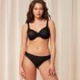 Reggiseno minimizzante trasparente.
Fodera in rete powernet riciclata, confortevole e discreta.
Coppe sagomate per migliorare la forma.
Tessuto grafico leggero come l'aria.