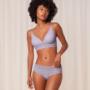 Questo reggiseno longilineo è stato creato per donare un look bello e scolpito. Le coppe a goccia valorizzano il seno e la vita. Le linee lisce eliminano le sporgenze e creano un look naturale.