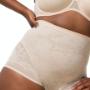 Panty a vita alta con parte laterale ampia e bordi piatti nella sgambatura
Imbottitura speciale Tummy Contol per una bellissima pancia piatta
Realizzato in delicato pizzo con effetto Medium Shaping per una silhouette impeccabile
Completamente invisibile sotto gli abiti aderenti.