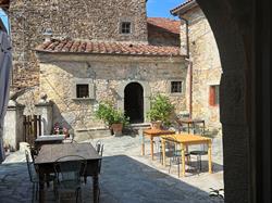 Luna di Quarazzana Villa to rent Tuscany special place to stay