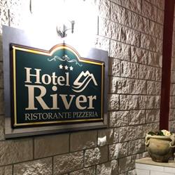 Hotel River