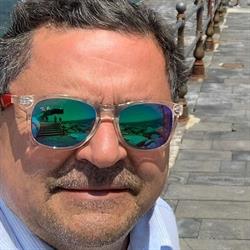 Benvenuti a *Pirotecnica Nunziata*, dove la qualità incontra l'arte dei fuochi d'artificio.