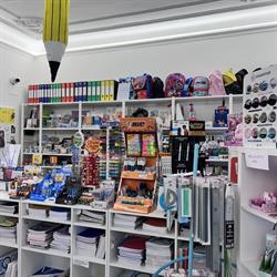Mille cosine Como cartoleria e detersivi alla spina .