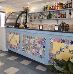 Happy people bar