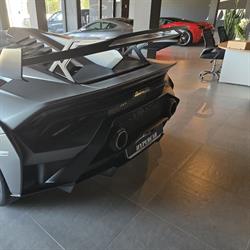 Hypercar Noleggio Supercar e pulmini 9 posti