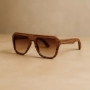 occhiali da sole in legno