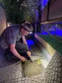 Gabriele Saletti al lavoro di notte