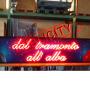 Insegna luminosa con neon soffiato