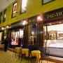 Le antiche facciate in mogano del Caffè Piccardo