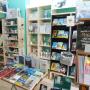 L'interno della libreria Essai di Torino