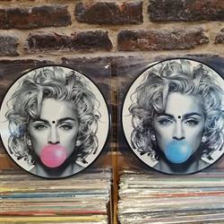 Musik Import (S.a.s.-K.g.)