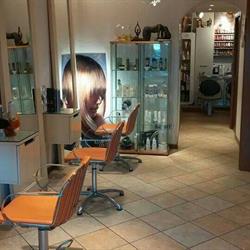 Parruchieri Capelli e Colore