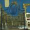 letto antico blu mare con cornice oro e sedia laccata bianca