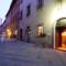 L'antico Pozzo is located in via san matteo in san gimignano